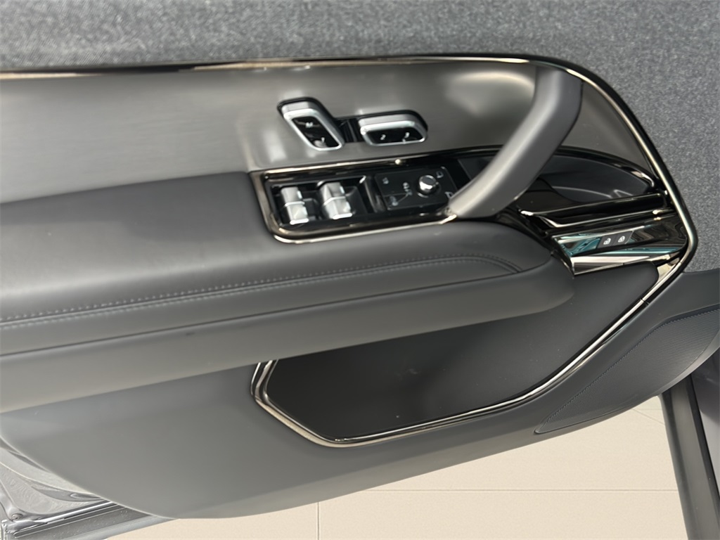 2025 Land Rover Range Rover Sport SE photo 22