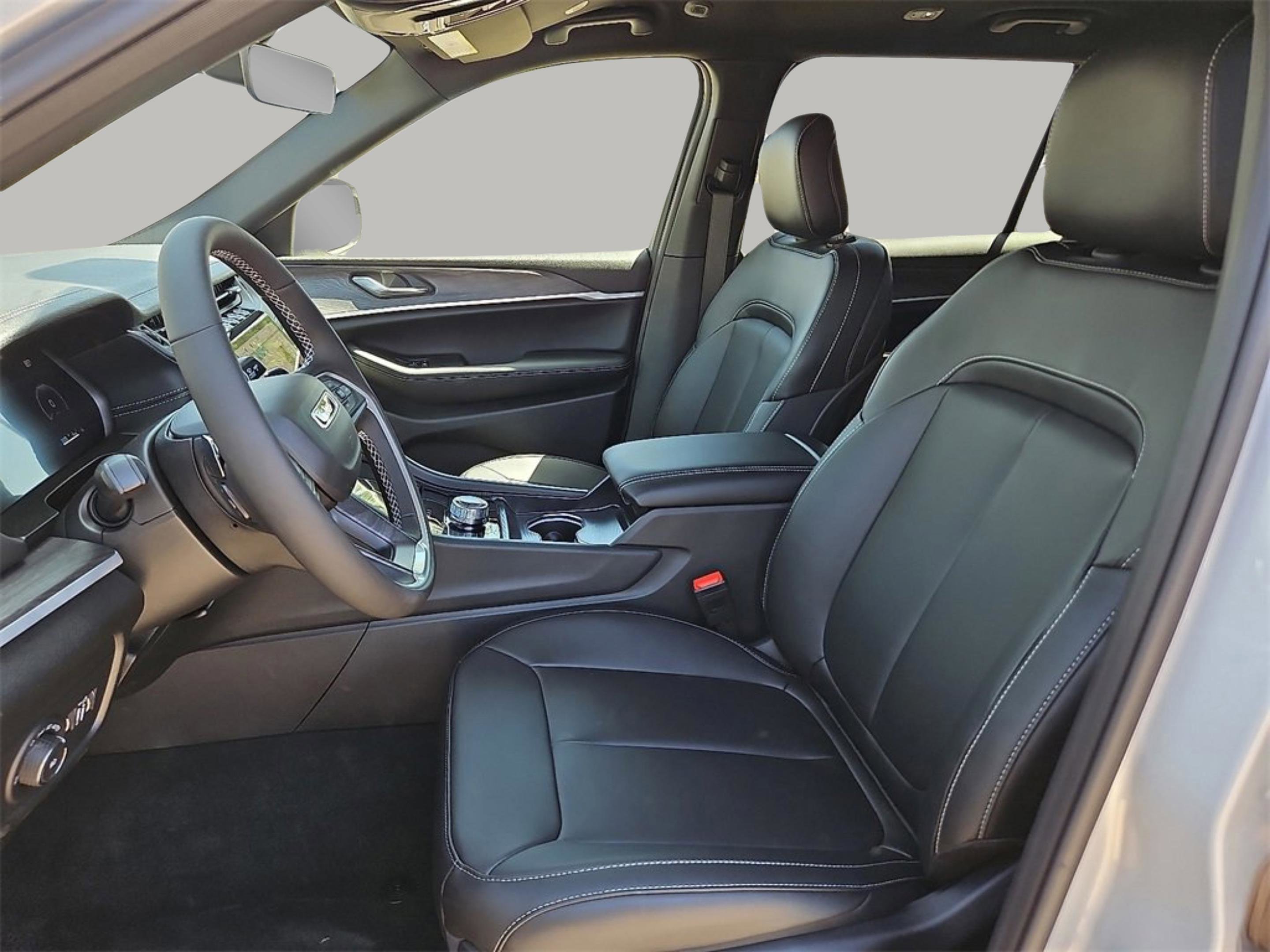2025 Jeep Grand Cherokee Limited photo 12