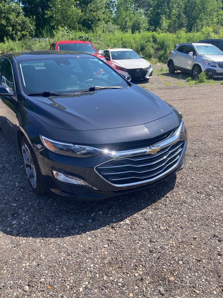2023 Chevrolet Malibu 1LT photo 2