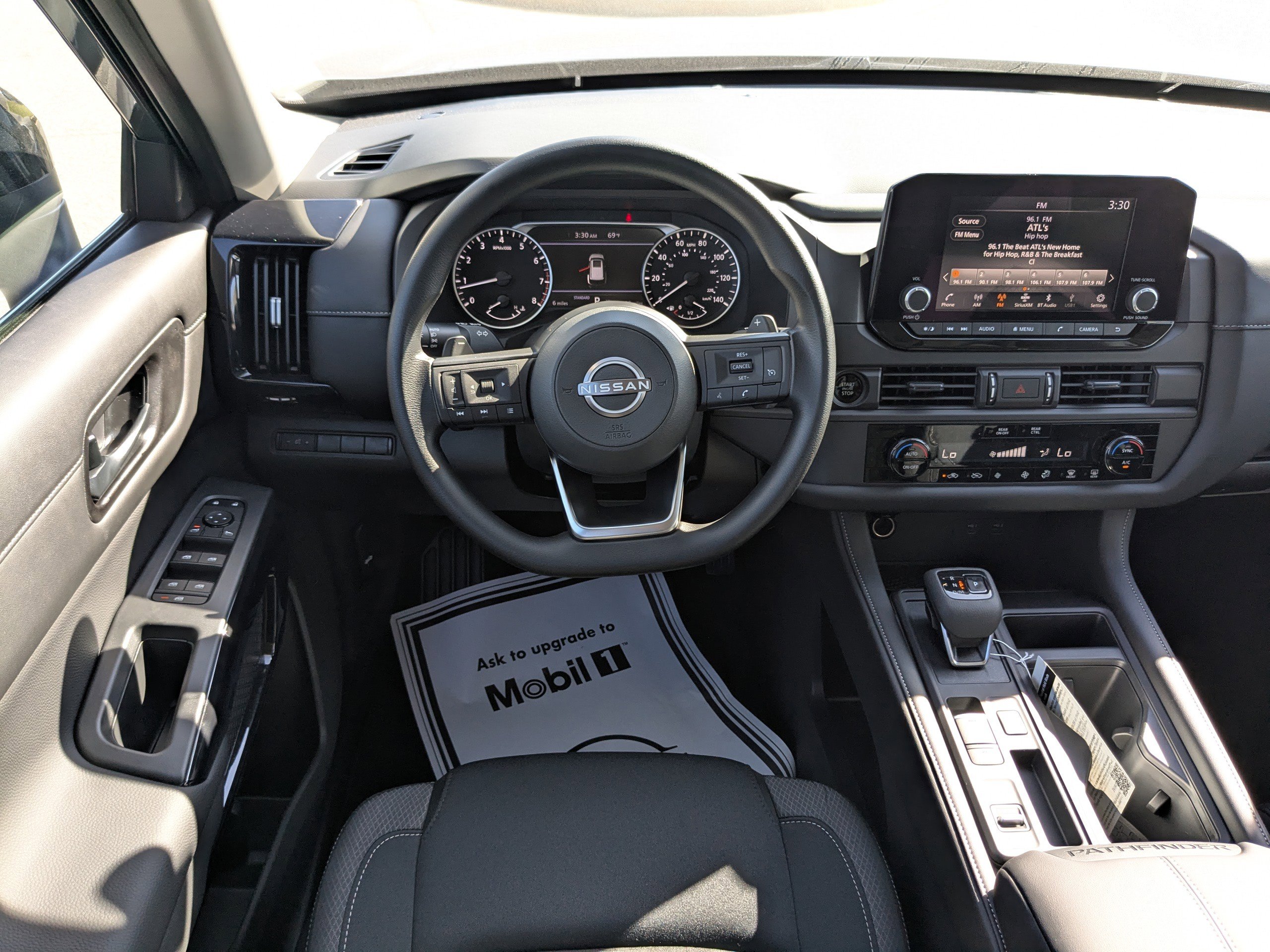 2025 Nissan Pathfinder S photo 10