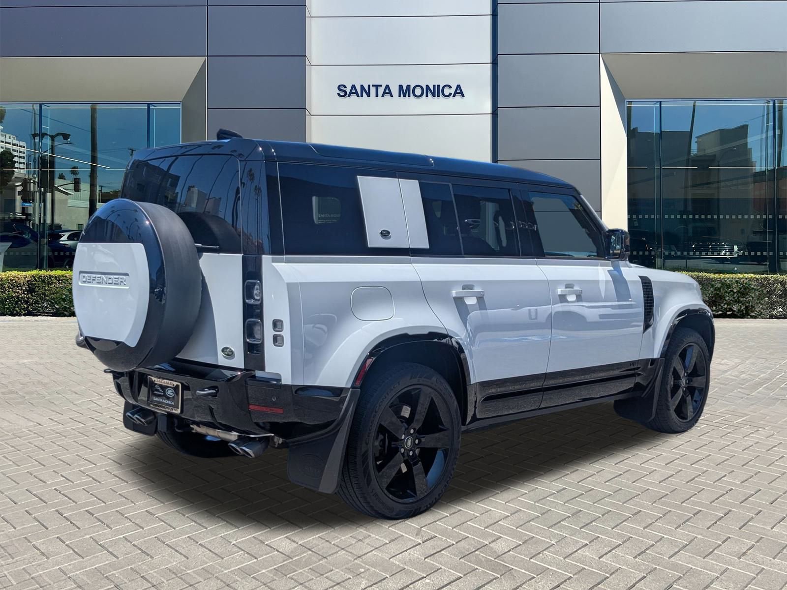 2023 Land Rover Defender 110 V8 photo 5
