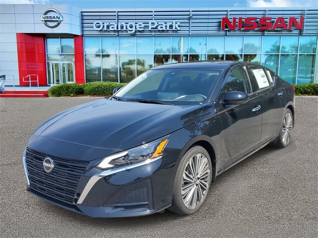 2025 Nissan Altima SL photo 4