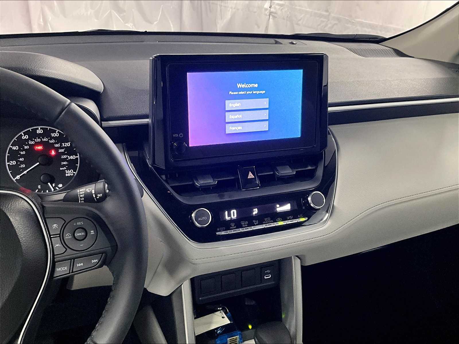 2025 Toyota Corolla Cross LE photo 11