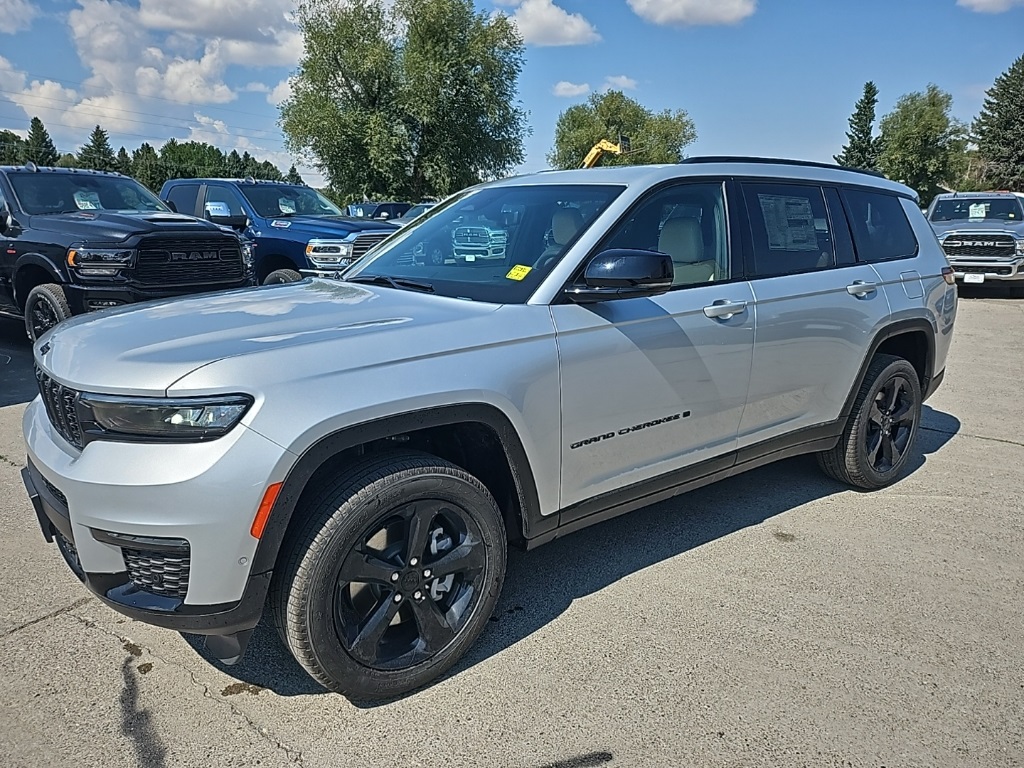 2024 Jeep Grand Cherokee Limited photo 2
