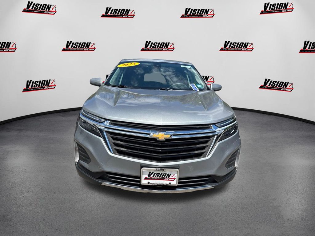 2023 Chevrolet Equinox LT photo 2