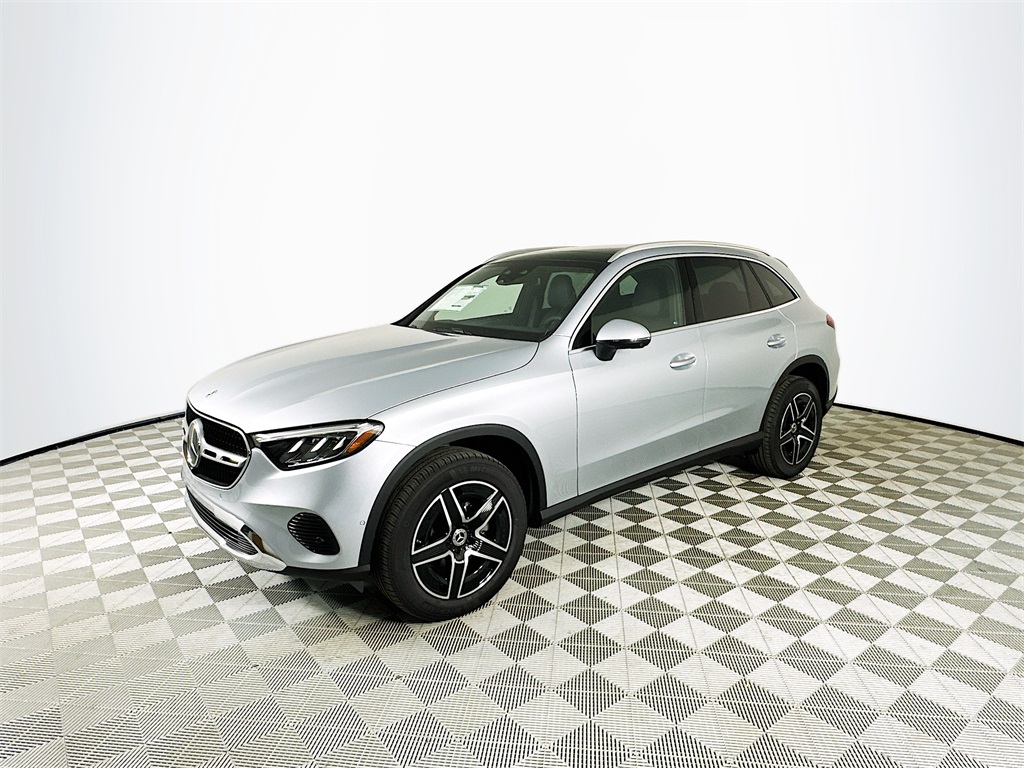 2026 Mercedes Benz GLC 300 4MATIC photo 3