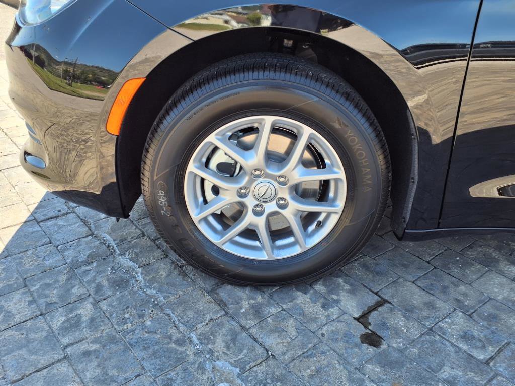 2025 Chrysler Voyager LX photo 10