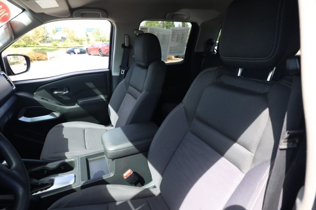 2023 Nissan Frontier SV photo 14