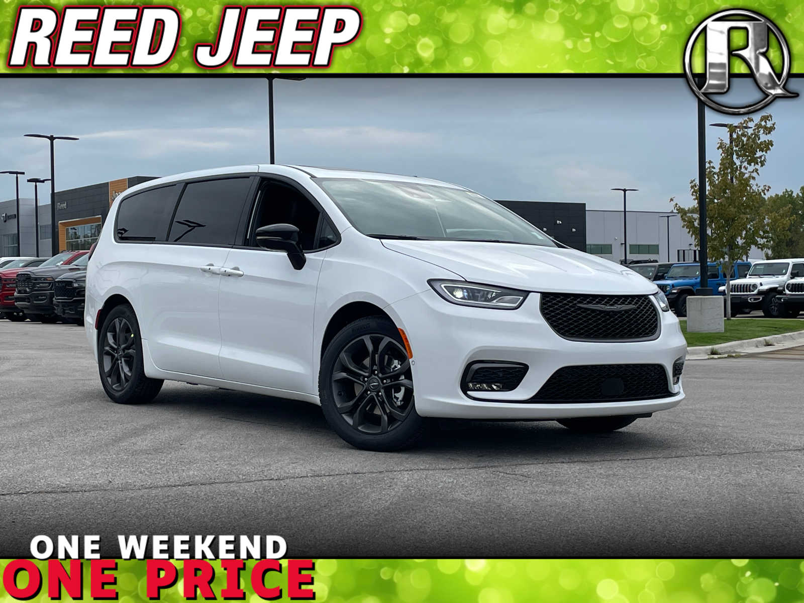 2026 Chrysler Pacifica Select's photo