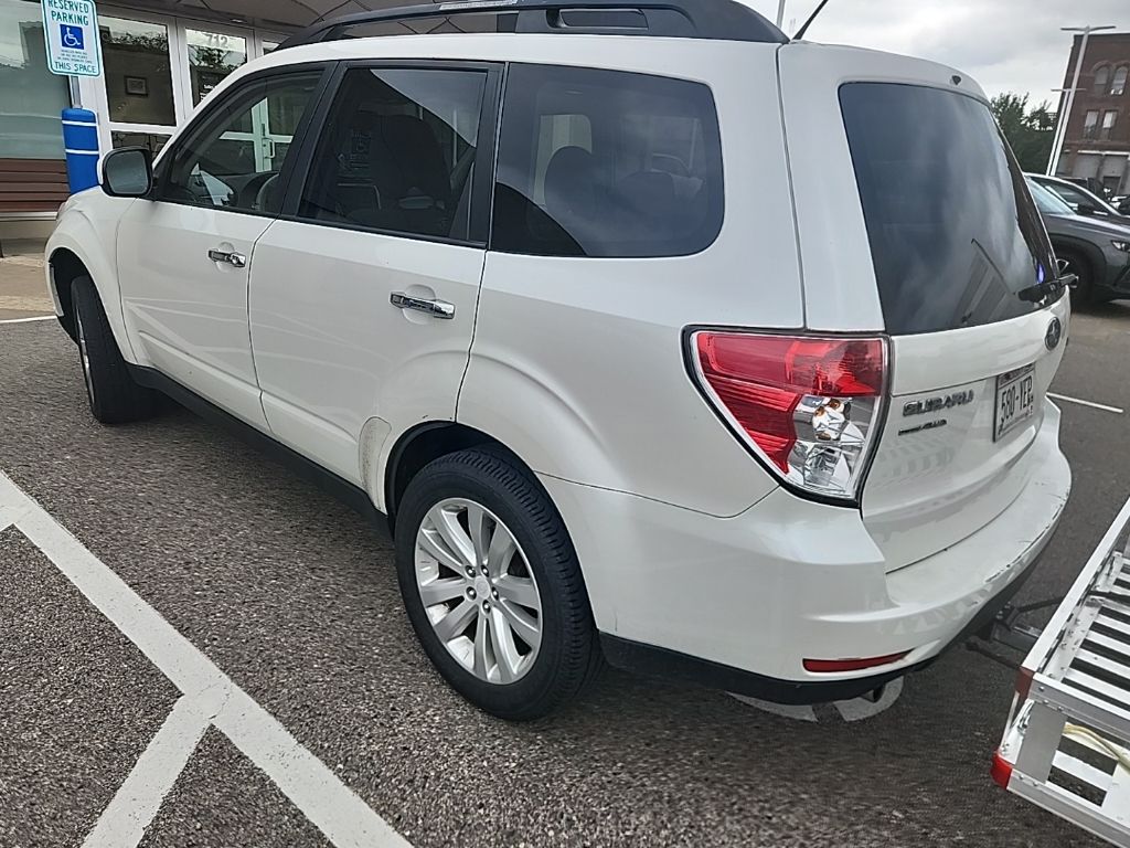 2011 Subaru Forester 2.5X Premium photo 3