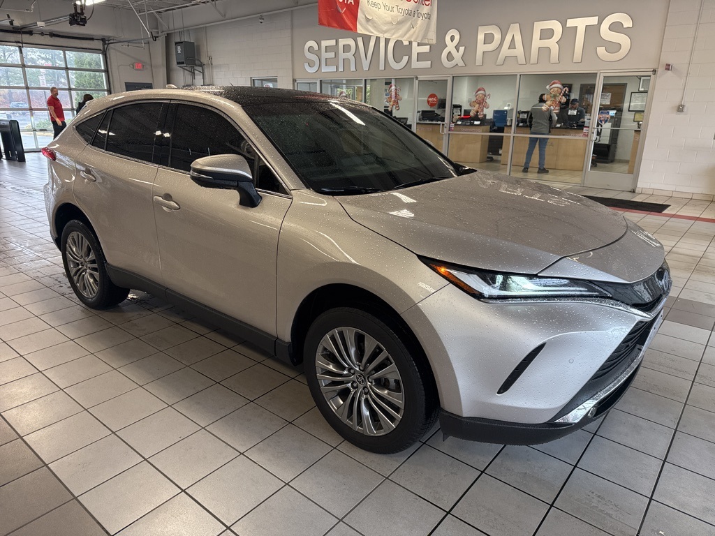 2024 Toyota Venza Limited's photo