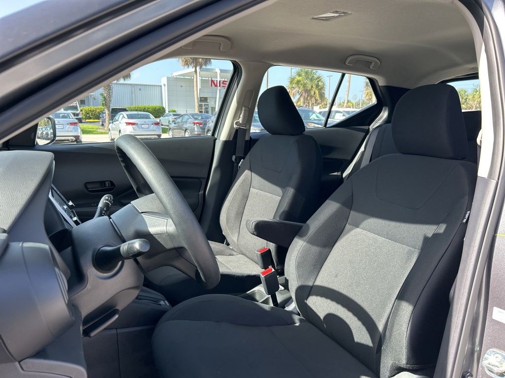 2025 Nissan Kicks Play S photo 11