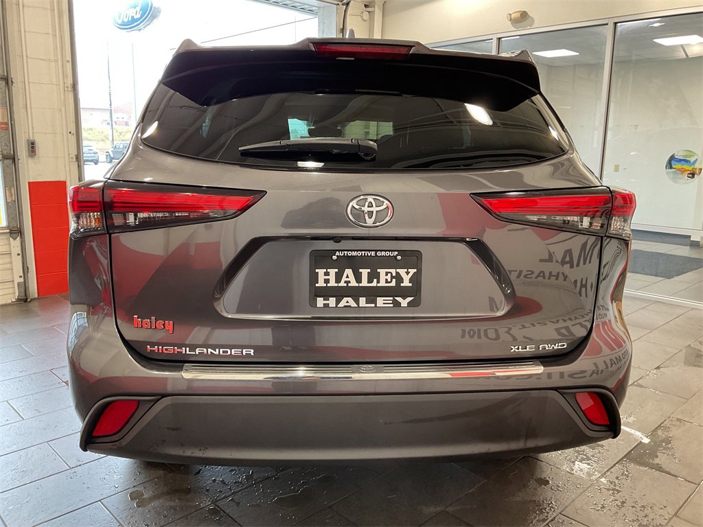 2022 Toyota Highlander XLE photo 6