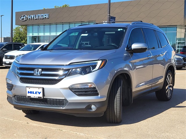 2017 Honda Pilot Touring photo 2