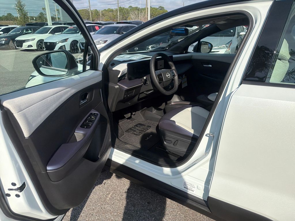 2026 Nissan Leaf SV photo 4