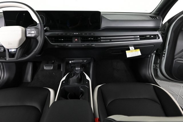 2025 Kia K4 GT-Line photo 9