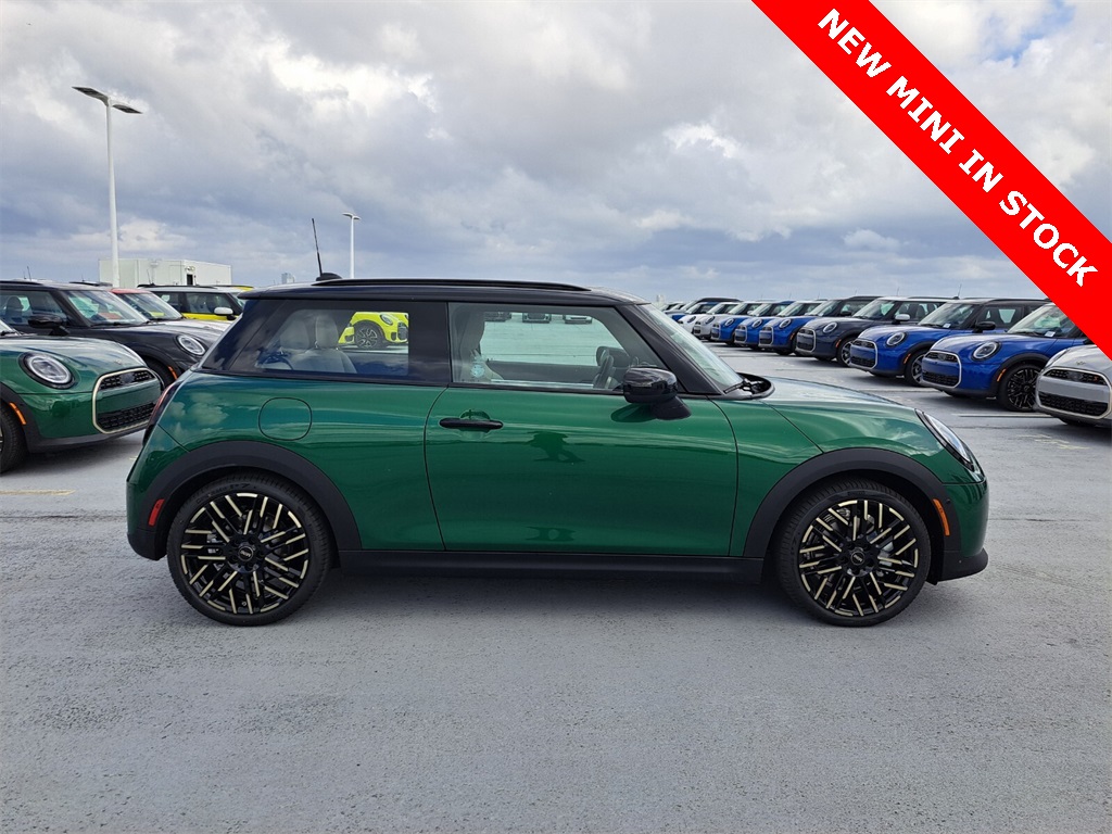 2025 Mini Cooper 2 Door Hardtop Signature photo 2