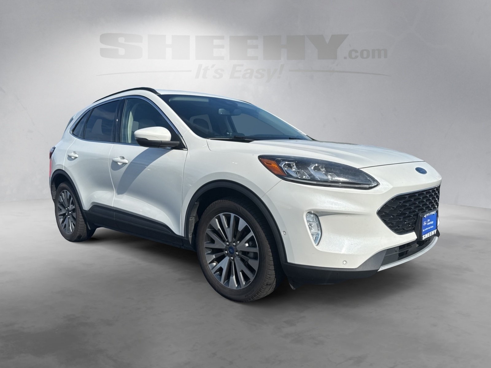 2020 Ford Escape Titanium Hybrid photo 2