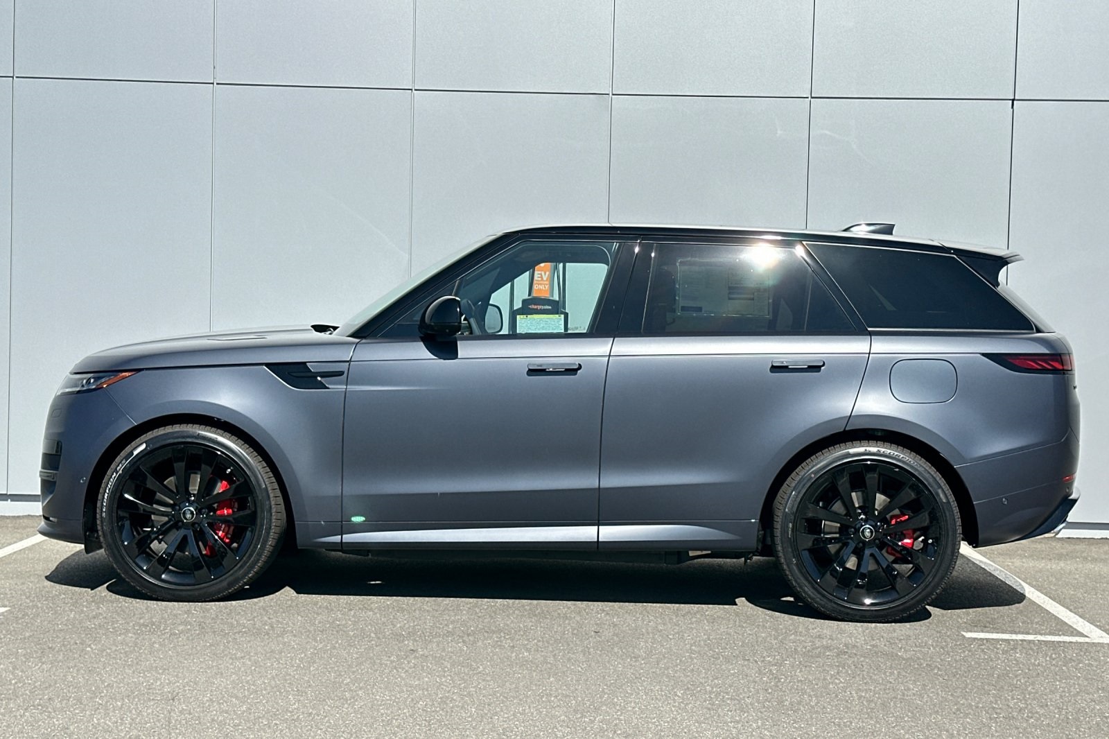 2025 Land Rover Range Rover Sport SE photo 2