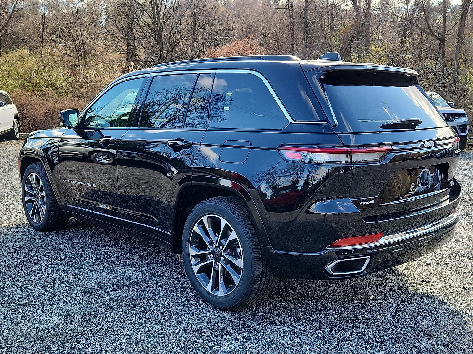 2025 Jeep Grand Cherokee Overland photo 3