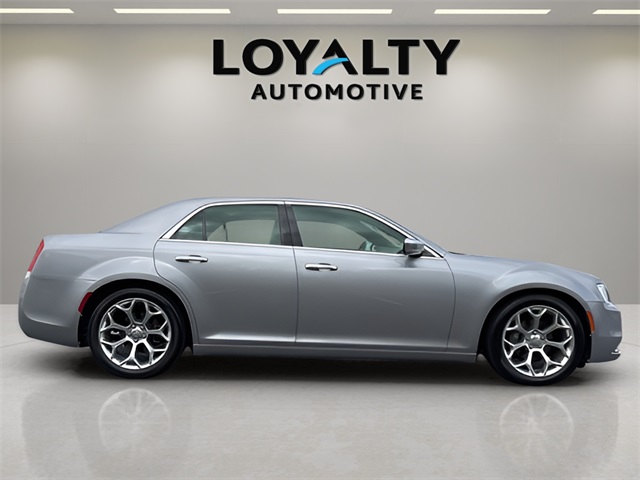 2016 Chrysler 300 C Platinum photo 4