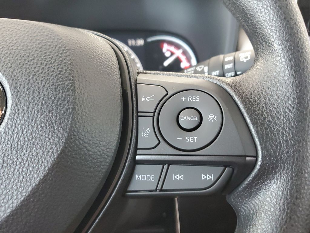 2025 Toyota RAV4 XLE photo 26