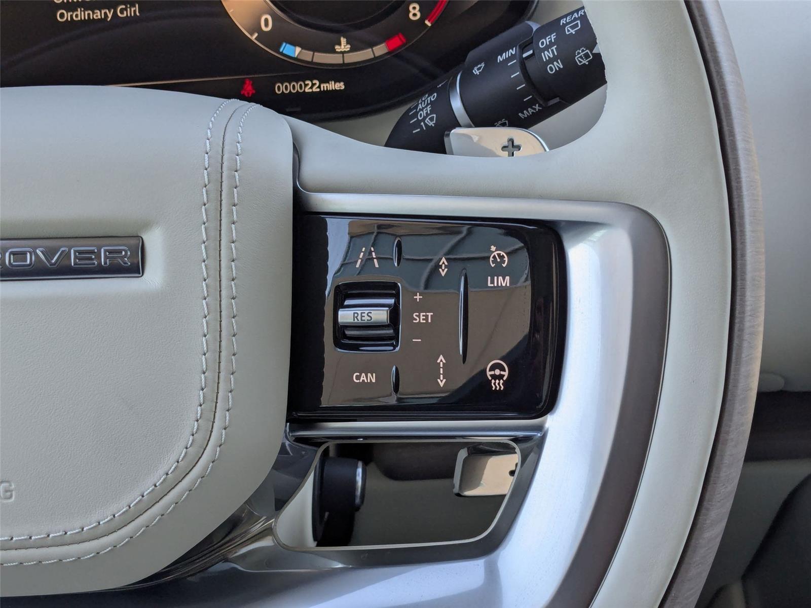 2025 Land Rover Range Rover SE photo 13