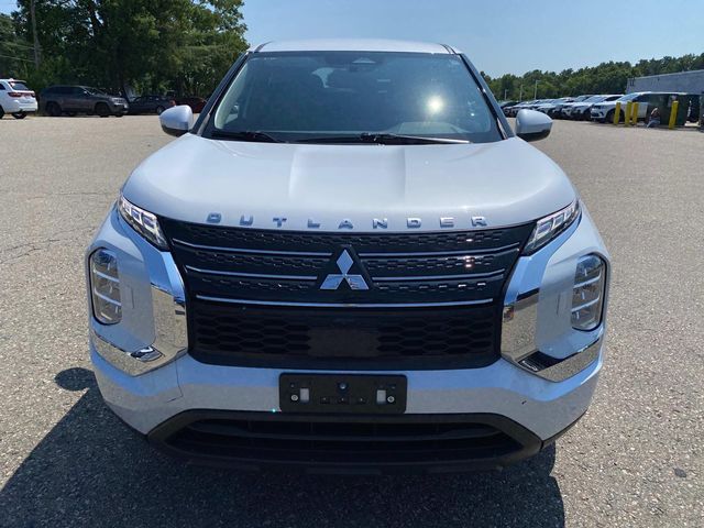 2024 Mitsubishi Outlander ES photo 9