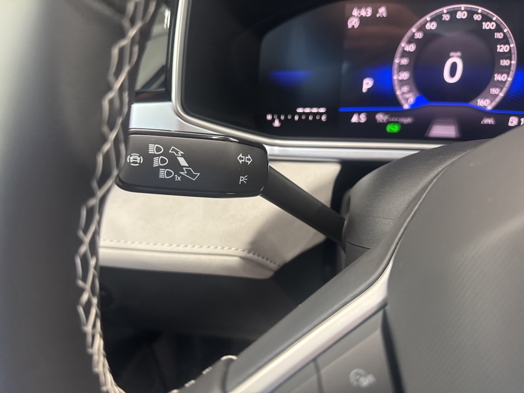 2025 Volkswagen Taos SE photo 13