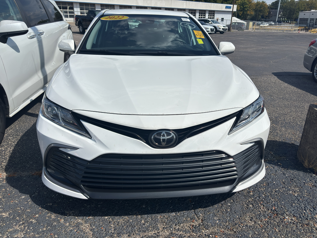 2022 Toyota Camry LE photo 2