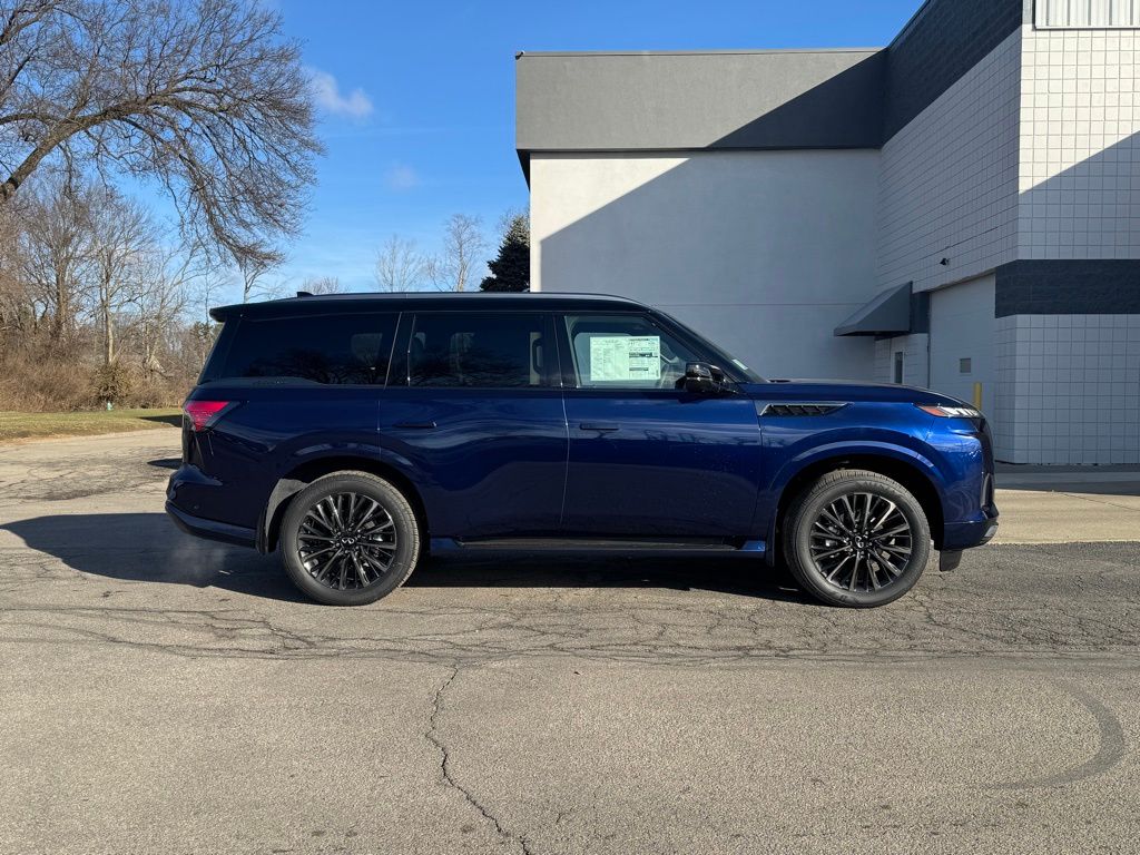 2025 Infiniti QX80 photo 2