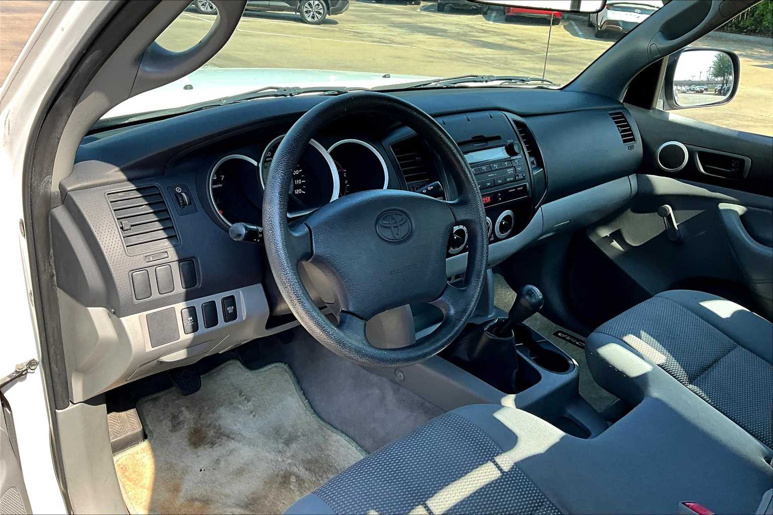 2010 Toyota Tacoma LE photo 14