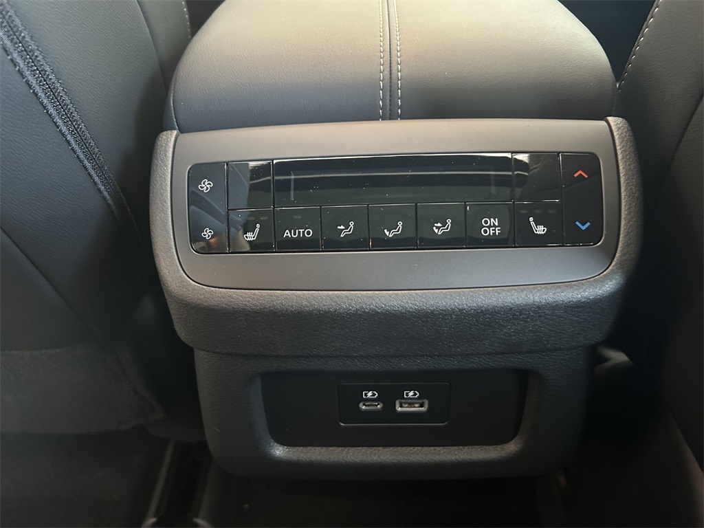 2025 Nissan Pathfinder SL photo 15