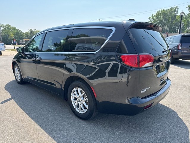 2023 Chrysler Voyager LX photo 5