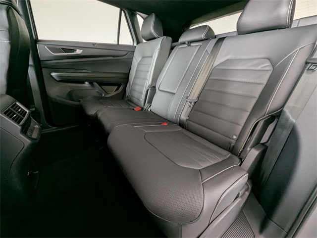2025 Volkswagen Atlas Cross Sport SEL R-Line photo 7