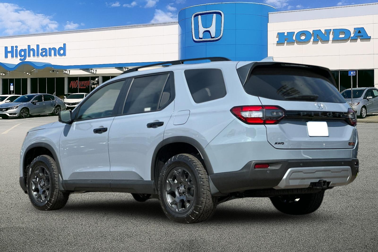 2025 Honda Pilot TrailSport photo 3