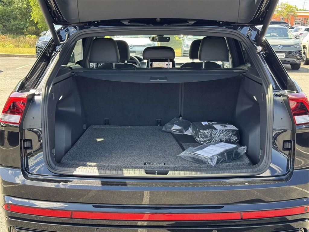 2026 Volkswagen Atlas Cross Sport SEL R-Line photo 29