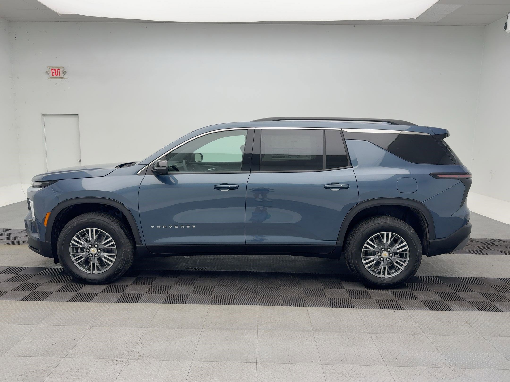 2026 Chevrolet Traverse photo 2