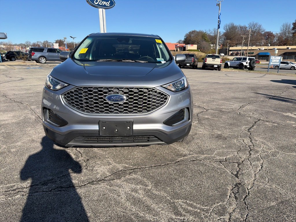 2024 Ford Edge SEL photo 3