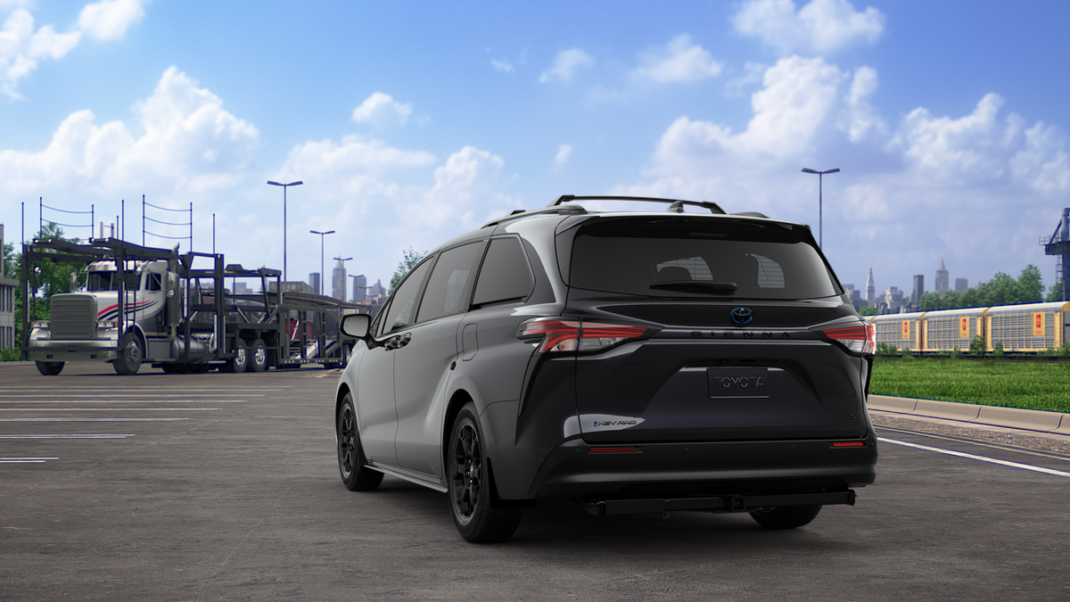 2025 Toyota Sienna Woodland Edition photo 6