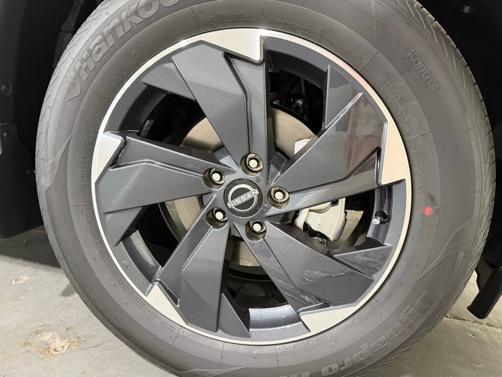 2026 Nissan Rogue SV photo 9
