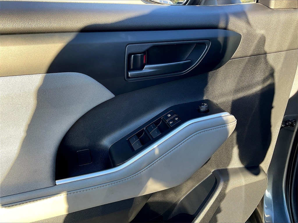 2020 Toyota Highlander Hybrid LE photo 39
