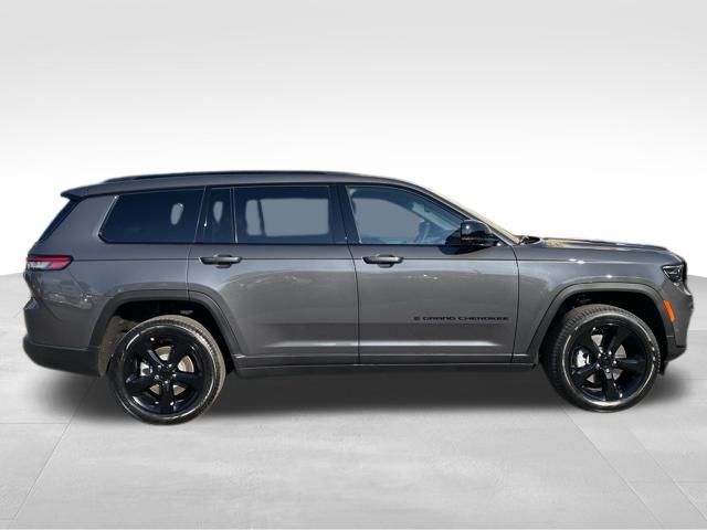 2025 Jeep Grand Cherokee Limited photo 4