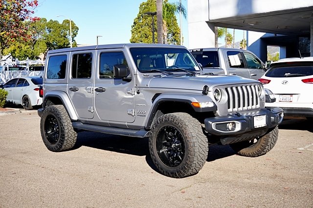 Used 2018 Silver Jeep Unlimited Sahara image 5