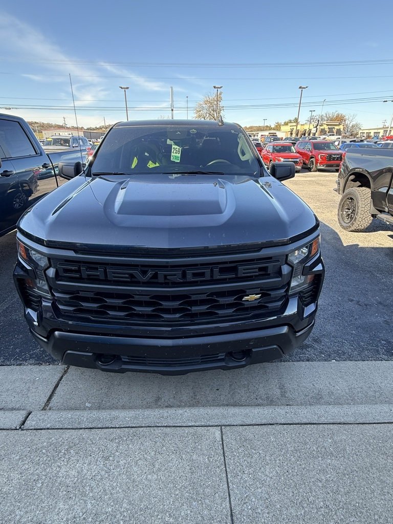 2024 Chevrolet Silverado 1500 photo 3