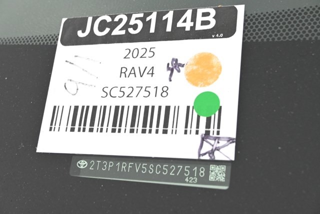2025 Toyota RAV4 XLE photo 19