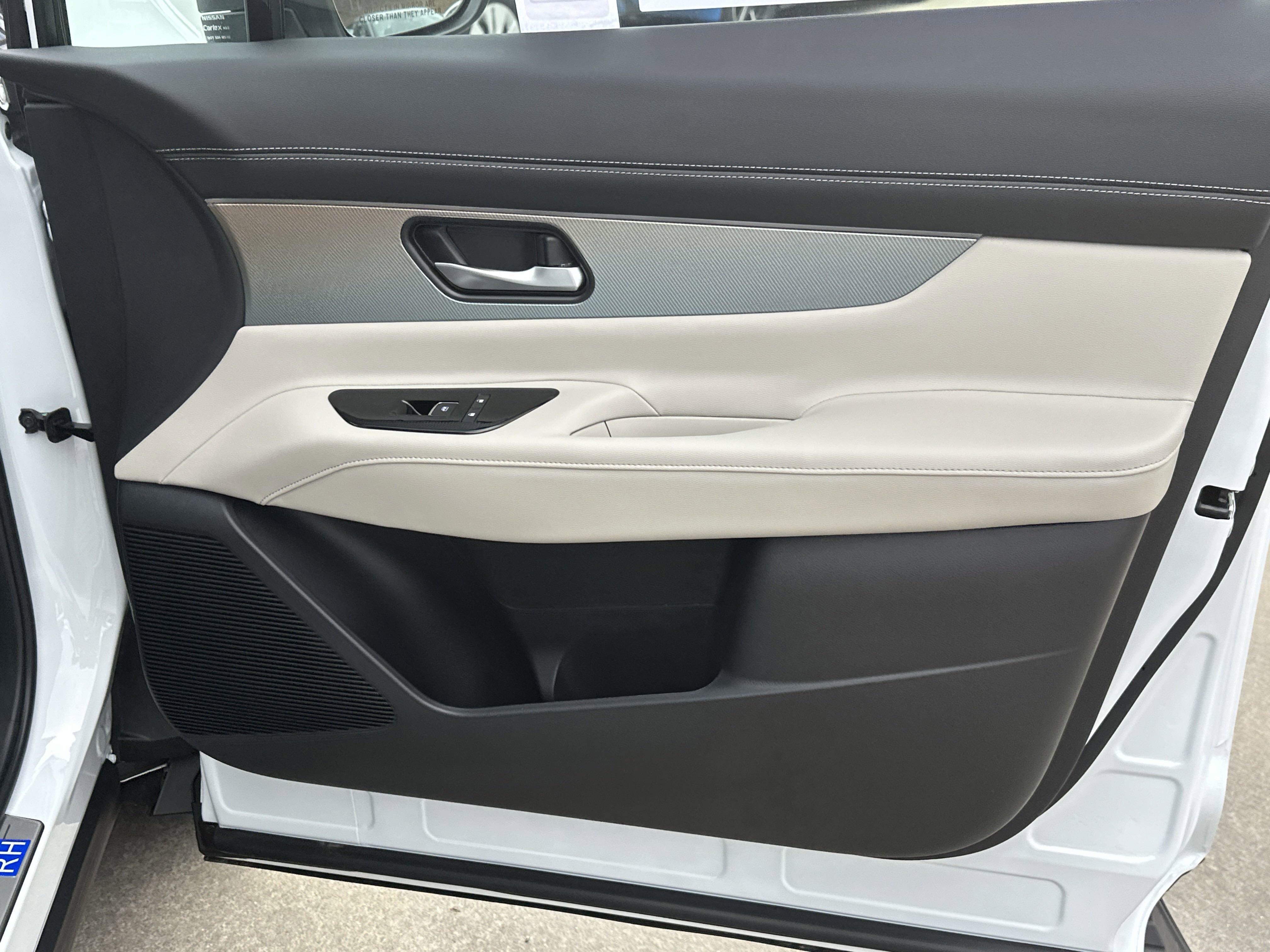 2025 Nissan Murano SL photo 10