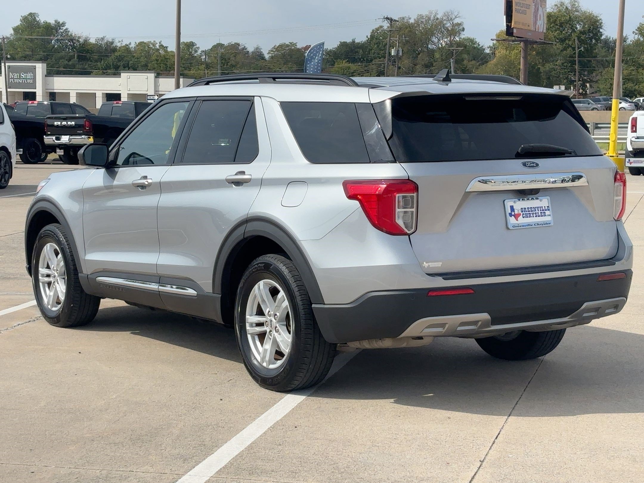 2023 Ford Explorer XLT photo 2