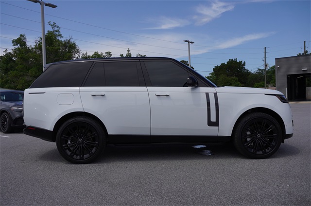 2023 Land Rover Range Rover SE photo 4