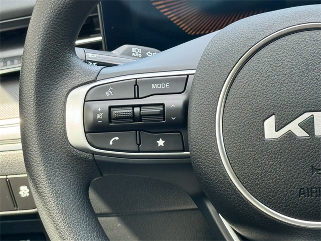 2025 Kia K5 LXS photo 28